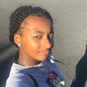 Meet your Posher, Niyla